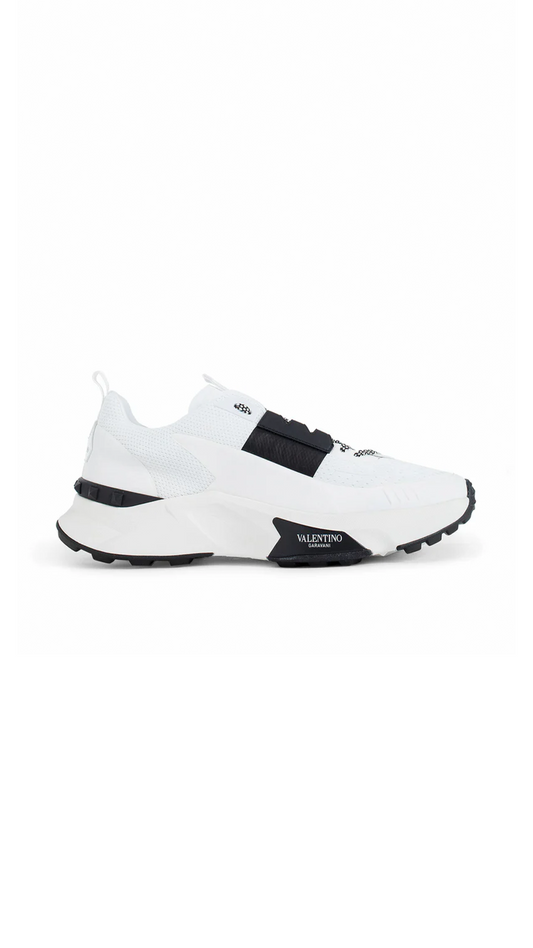 True Act Low Top Sneakers in Mesh and Rubberized Fabric - White/Black