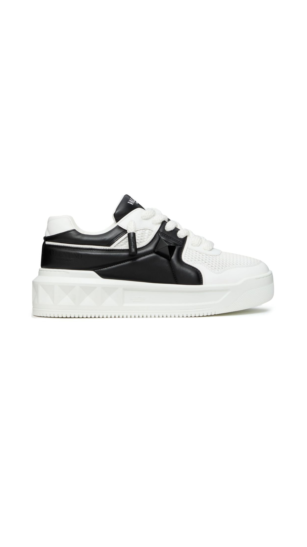 One Stud Sneakers - Black/White